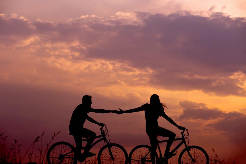 couple riding bikes 1